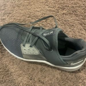 NIKE Men’s Grey Metcon SIZE 9